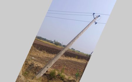 ವಾಲಿದ ವಿದ್ಯುತ್ ಕಂಬ, ಆತಂಕದಲ್ಲಿ ಜನರು.