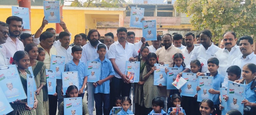 ಪಾಲಿಕೆ ಮಾಜಿ ಸದಸ್ಯ ರಾಜಕುಮಾರ ಕಪನೂರ ಜನ್ಮ ದಿನ   ಬಡ ವಿಧ್ಯಾರ್ಥಿಗಳಿಗೆ ಲೇಖನ ಸಾಮಗ್ರಿ ವಿತರಣೆ