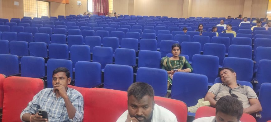 ರಾಯಚೂರು ಜಿಲ್ಲಾ ಉತ್ಸವ,ಕುರ್ಚಿಗಳು ಖಾಲಿ ಖಾಲಿ.