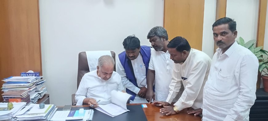 ಎಇಇ ಅಮಾನತ್ತು ಗೊಳಿಸುವಂತೆ ಆಗ್ರಹಿಸಿದ್ದಾರೆ