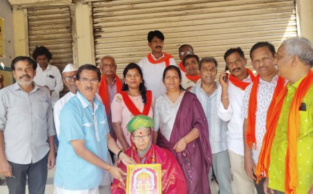 ಪ್ರಸಾದ ವಿತರಿಸಿದ ಮಕ್ಕಳ ಕೈಗಳಿಗೆ ದಿವ್ಯ ಶಕ್ತ ನೀಡಲಿ ಅಪ್ಪ  ಶಿವರಾಜ ಅಂಡಗಿ