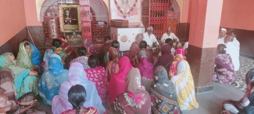 ಚಂದ್ರ ಗ್ರಹಣ ನಿಮಿತ್ತ ಡಿಗ್ಗಿ ಗ್ರಾಮದ ಮಡಿವಾಳೇಶ್ವರ ದೇವಾಲಯದಲ್ಲಿ ಭಜನೆ