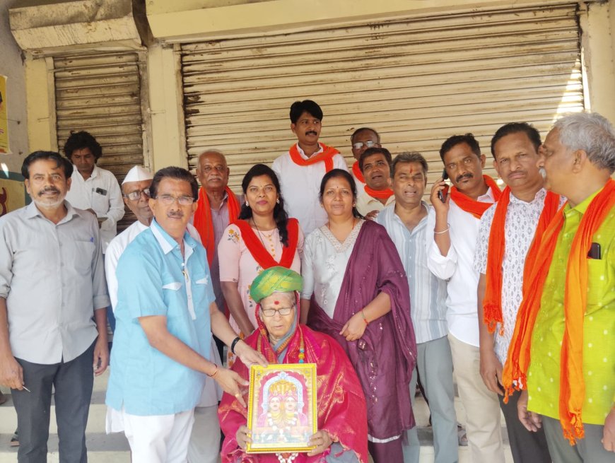 ಪ್ರಸಾದ ವಿತರಿಸಿದ ಮಕ್ಕಳ ಕೈಗಳಿಗೆ ದಿವ್ಯ ಶಕ್ತ ನೀಡಲಿ ಅಪ್ಪ  ಶಿವರಾಜ ಅಂಡಗಿ