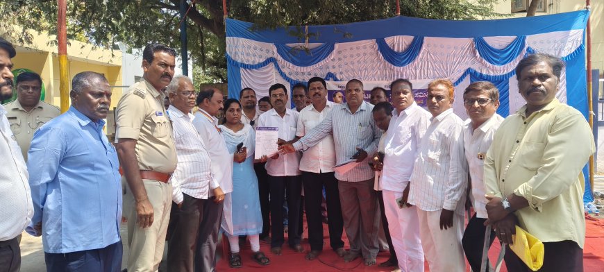 ಸಾರ್ವಜನಿಕರ ಮೂಲಭೂತ ಸೌಲಭ್ಯಕ್ಕಾಗಿ ಪ್ರತಿಭಟನೆ