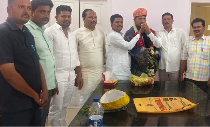 ಭೂಸನೂರ ಗ್ರಾಮಪಂಚಾಯತ ನೂತನ ಅಧ್ಯಕ್ಷ , ಮುತ್ತಣ್ಣ ಬೀಳಗಿಯವರಿಗೆ ರಾಜಕುಮಾರ.ಎಚ್ ಕಪನೂರ ರವರಿಂದ ಸನ್ಮಾನ