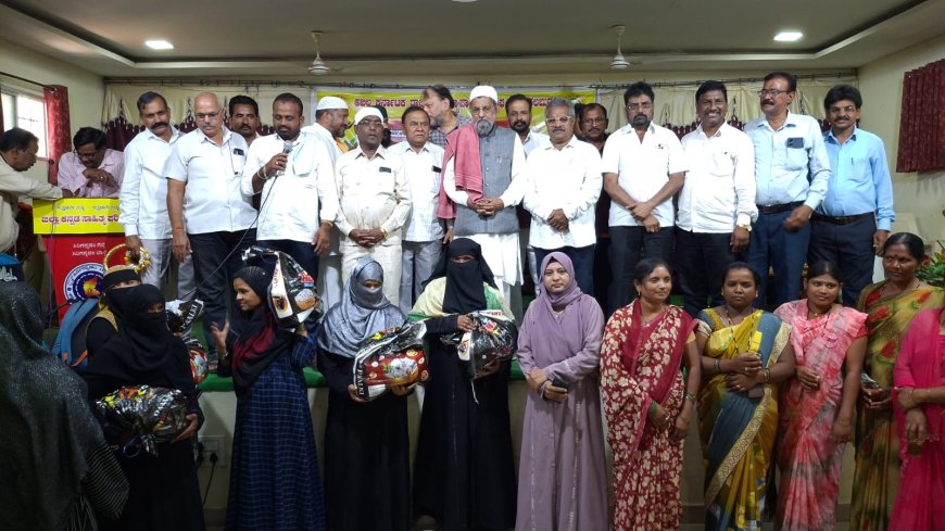 ಬಿದಿ ವ್ಯಾಪಾರಿಗಳ ಸಂಘದಿಂದ: ಯುಗಾದಿ ಮತ್ತು ರಂಜಾನ್  ಸೌಹಾರ್ದ ಆಹಾರ ಕಿಟ್ ವಿತರಣೆ