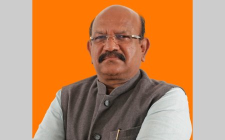 ಪ್ರಧಾನಿ ವಿದೇಶ ಪ್ರವಾಸವನ್ನು ಟೀಕಿಸುವ ಅಪ್ಪ- ಮಗನ ವಾಸ್ತವ ಮೌಢ್ಯತನಕ್ಕೆ ಸಾಕ್ಷಿ :  ಡಾ ಉಮೇಶ್ ಜಾಧವ್ ಟೀಕೆ