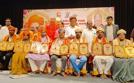 ರಾಷ್ಟ್ರೀಯ ಗುರುಸೇವಾ ರತ್ನ ಪ್ರಶಸ್ತಿ ಪುರಸ್ಕೃತರಾದ ಬಾಬುರಾವ ಕೋಬಾಳ್