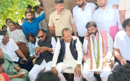 ಬೆಳಕೋಣಿ ಗ್ರಾಮದ ಬಾಲಕಿಯ ಕುಟುಂಬಕ್ಕೆ ಸಾಂತ್ವನ ಹೇಳಿದ ಛಲವಾದಿ ನಾರಾಯಣಸ್ವಾಮಿ