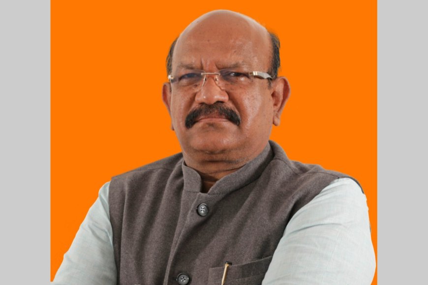 ಪ್ರಧಾನಿ ವಿದೇಶ ಪ್ರವಾಸವನ್ನು ಟೀಕಿಸುವ ಅಪ್ಪ- ಮಗನ ವಾಸ್ತವ ಮೌಢ್ಯತನಕ್ಕೆ ಸಾಕ್ಷಿ :  ಡಾ ಉಮೇಶ್ ಜಾಧವ್ ಟೀಕೆ