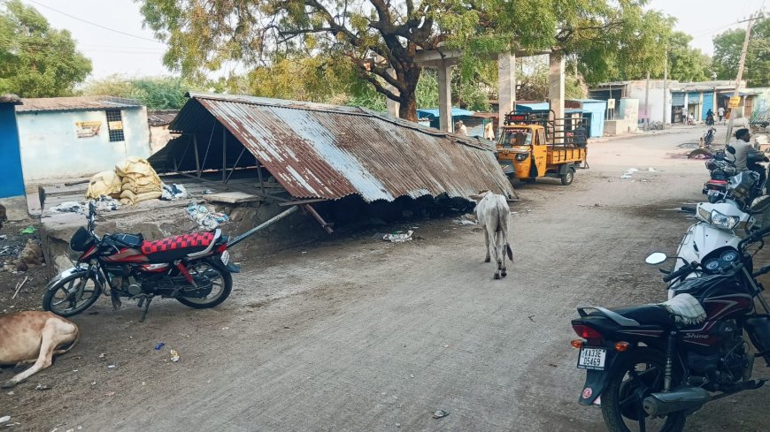 ಮಳೆ,ಗಾಳಿ ಆರ್ಭಟಕ್ಕೆ ಮುರಿದು ಬಿದ್ದ ಸಗರ ತರಕಾರಿ ಮಾರುಕಟ್ಟೆ ಶೇಡ್