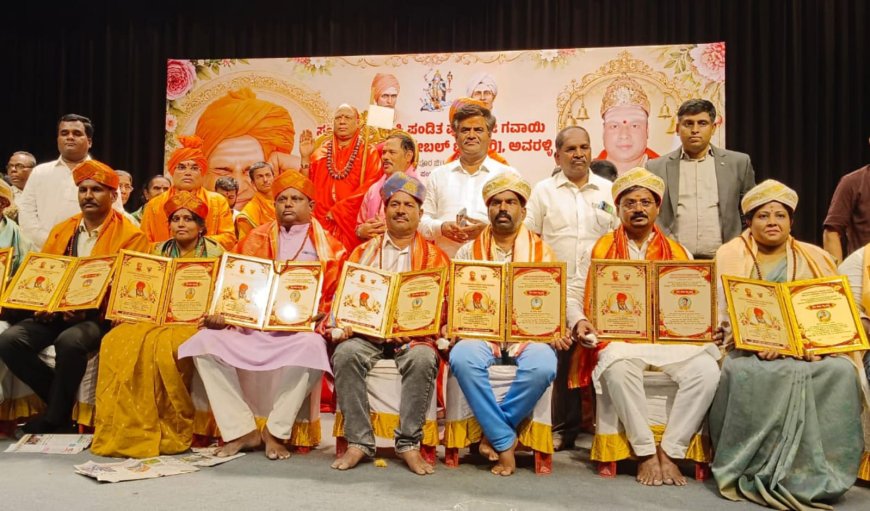 ರಾಷ್ಟ್ರೀಯ ಗುರುಸೇವಾ ರತ್ನ ಪ್ರಶಸ್ತಿ ಪುರಸ್ಕೃತರಾದ ಬಾಬುರಾವ ಕೋಬಾಳ್