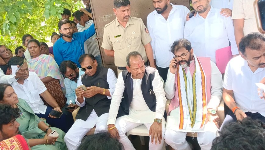 ಬೆಳಕೋಣಿ ಗ್ರಾಮದ ಬಾಲಕಿಯ ಕುಟುಂಬಕ್ಕೆ ಸಾಂತ್ವನ ಹೇಳಿದ ಛಲವಾದಿ ನಾರಾಯಣಸ್ವಾಮಿ