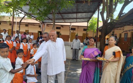 ಶ್ರೀ ಬಸವೇಶ್ವರ ಕನ್ನಡ ಹಿರಿಯ ಪ್ರಾಥಮಿಕ ಶಾಲೆ ನರೇಗಲ್ಲನಲ್ಲಿ ಇಂದು ಶಾಲಾ ಪ್ರಾರಂಭೋತ್ಸವ