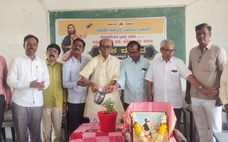 ಮೌಡ್ಯ ಕಂದಾಚಾರಗಳ ವಿರುದ್ಧ ಕನಕದಾಸರು ಬಂಡಾಯದ ಧ್ವನಿಯಾಗಿದ್ದರು.
