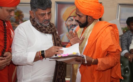 ಮುಖ್ಯಮಂತ್ರಿ ಡಿಕೆಶಿ - ಪ್ರಣವಾನಂದ ಶ್ರೀ ಮಹತ್ವದ ಚರ್ಚೆ ಈಡಿಗ ಬಿಲ್ಲವರ ಕಲ್ಯಾಣದ ಬಗ್ಗೆ ಚಿಂತನೆ