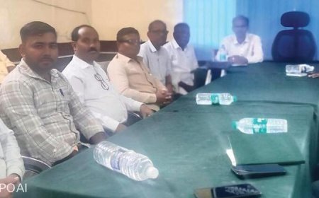 ಕೆಂಪೇಗೌಡ ಜಯಂತಿ ಅರ್ಥಪೂರ್ಣ ಆಚರಿಸಿ  ಪೂರ್ವಬಾವಿ ಸಭೆಯಲ್ಲಿ ಗ್ರೇಡ್-2 ತಹಶೀಲ್ದಾರ್ ಗುರುರಾಜ ಸಂಗಾವಿ ಸಲಹೆ