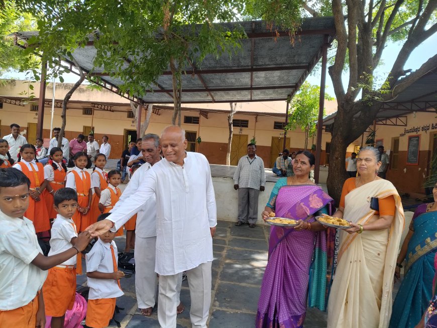 ಶ್ರೀ ಬಸವೇಶ್ವರ ಕನ್ನಡ ಹಿರಿಯ ಪ್ರಾಥಮಿಕ ಶಾಲೆ ನರೇಗಲ್ಲನಲ್ಲಿ ಇಂದು ಶಾಲಾ ಪ್ರಾರಂಭೋತ್ಸವ