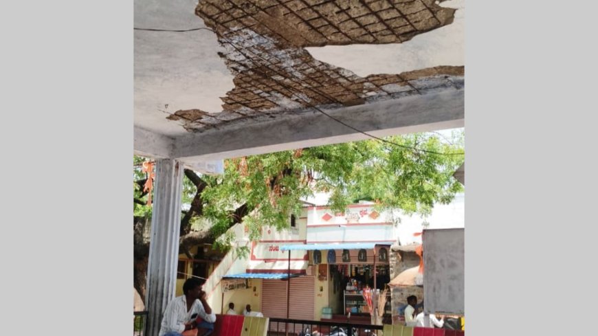 ಸಗರ ಚೌಡಿ ಕಟ್ಟೆಯ ಮೇಲ್ಚಾವಣಿ ಕುಸಿತ,ಆತಂಕದಲ್ಲಿ ಜನತೆ