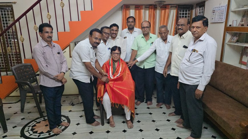 ವಚನ ಸಾಹಿತ್ಯ ಸಂರಕ್ಷಣಾ ದಿನಾಚರಣೆ ಉತ್ಸವ ಸಮಿತಿ ಅಧ್ಯಕ್ಷರಿಗೆ ಗೃಹ ಸನ್ಮಾನ