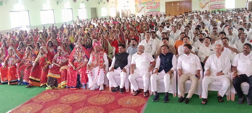 ಸಾಂಪ್ರದಾಯಿಕ ಬಂಜಾರಾ ವೇಷಭೂಷಣದಲ್ಲಿ ಮನ್ ಕಿ ಬಾತ್ ವೀಕ್ಷಿಸಿದ ಶಾಸಕ ಪ್ರಭು ಚವ್ಹಾಣ