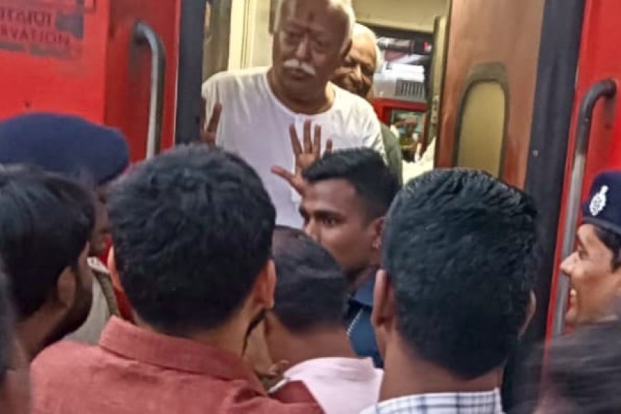 ಭಾಗವತ್‌ಗೆ ಸಾವರ್ಕರ್ ಕೃತಿ ಕೊಟ್ಟು ಭಾರತ ಮಾತೆ ಜೈಕರಿಸಿದ ಬಿಜೆಪಿಗರು,*