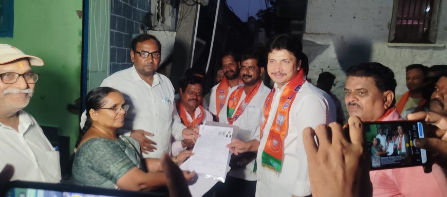 SIR ಅಭಿಯಾನ: ವಾರ್ಡ್ 36 ಮತ್ತು 37ರಲ್ಲಿ ಮನೆ ಮನೆಗೆ ಭೇಟಿ ನೀಡಿ ಮತದಾರರಲ್ಲಿ ಜಾಗೃತಿ ಮೂಡಿಸಿದ ದತ್ತಾತ್ರೇಯ ಪಾಟೀಲ ರೇವೂರ