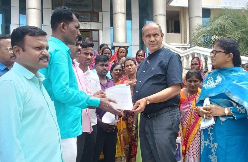 ವಿಮುಕ್ತ ದೇವದಾಸಿ ತಾಯಂದಿರ ವಿವಿಧ ಬೇಡಿಕೆಗಳ ಈಡೇರಿಕೆಗೆ ಆಗ್ರಹ: ಗದಗ ಜಿಲ್ಲಾಧಿಕಾರಿಗಳಿಗೆ ಮನವಿ ಸಲ್ಲಿಕೆ