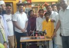 ಬಡ ಹೆಣ್ಣುಮಕ್ಕಳಿಗೆ ಹೊಲಿಗೆ ಯಂತ್ರ ವಿತರಣೆ : ಡಾ. ಮಣ್ಣೂರ್ ಸಮಾಜ ಸೇವೆಗೆ ಶ್ಲಾಘನೆ