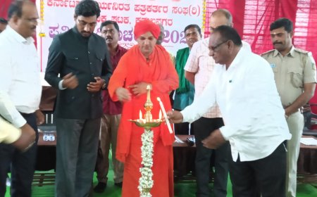 ಸಮಾಜದ ಧ್ವನಿಗಳಾಗಬೇಕು ಪತ್ರಕರ್ತರು: ಗುರು ಬಸವ ಪಟ್ಟದ್ದೇವರು