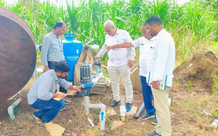 ಕಲಬುರಗಿ  ಜಂಟಿ ಕೃಷಿ ನಿರ್ದೇಶಕರಿಂದ  ಬೆಳೆ ಸಮೀಕ್ಷೆ  ಬಳಿಕ ಅಧಿಕಾರಿಗಳೊಂದಿಗೆ ಪ್ರಗತಿ ಪರಿಶೀಲನಾ ಸಭೆ ನಡೆಸಿದ ನಿರ್ದೇಶಕ ಸಮದ್ ಪಟೇಲ್