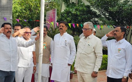 ಸ್ವಾತಂತ್ರ್ಯ ದಿನಾಚರಣೆ ಸಂಸ್ಥೆಯ ಮೌಲ್ಯಗಳನ್ನು ನೆನಪಿಸಲು ಸಹಾಯ ಮಾಡುತ್ತದೆ ಶಶೀಲ್ ಜಿ ನಮೋಶಿ