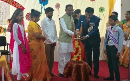 ಶಾಲಾ ಸಂಸತ್ ಪ್ರತಿನಿಧಿಗಳ ಪದಗ್ರಹಣ ಶಾಲಾ ಸಂಸತನಿಂದ ನಾಯಕತ್ವ ಗುಣ ವ್ಯಕ್ತಿತ್ವ ವಿಕಸನ ಪತ್ರಕರ್ತ ಜಗನ್ನಾಥ ಶೇರಿಕಾರ
