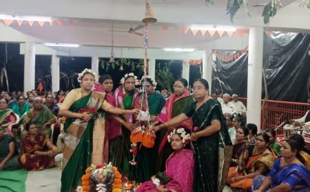 ಪುರಾಣ ವೇದಿಕೆಯಲ್ಲಿ  ಬಬಲಾದ ಚನ್ನವೀರ ಶ್ರೀಗಳ ತೊಟ್ಟಿಲು ಕಾರ್ಯಕ್ರಮ