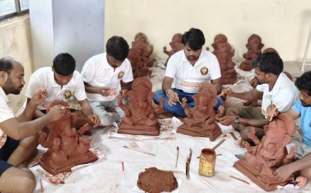 ಪರಿಸರ ಸ್ನೇಹಿ ಗಣೇಶ ತಯಾರಿಕೆಯಲ್ಲಿ ಕಲಾವಿದರ ಕಾರ್ಯ ಪ್ರಗತಿ