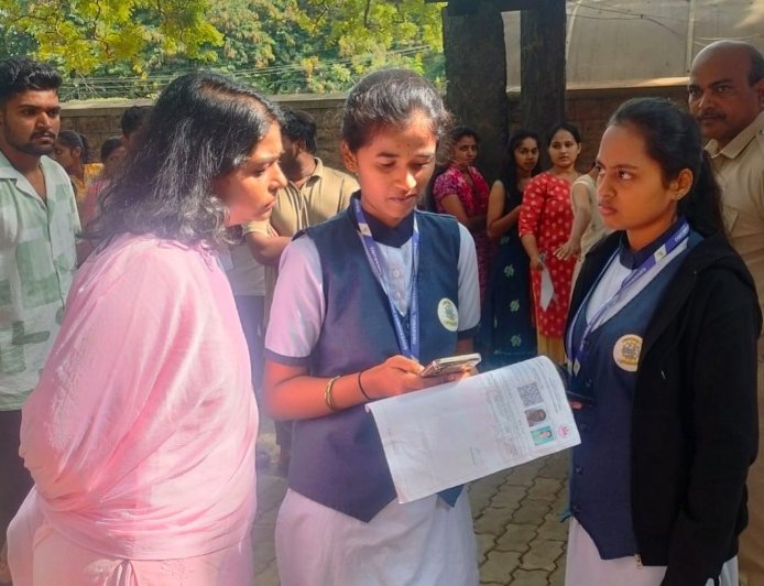 ಪೊಲೀಸ್ ಕಾನ್ಸ್ಟೇಬಲ್ ನೇಮಕಾತಿ ಪರೀಕ್ಷೆ: ವಿವಿಧ ಪರೀಕ್ಷಾ ಕೇಂದ್ರಗಳಿಗೆ ತುಮಕೂರು ಜಿಲ್ಲಾಧಿಕಾರಿ ಭೇಟಿ, ಸೌಲಭ್ಯಗಳ ಪರಿಶೀಲನೆ