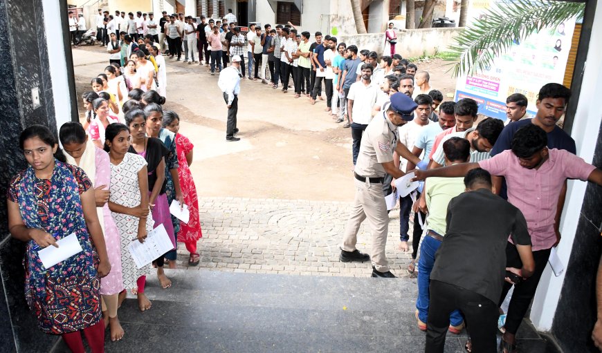 ಕಟ್ಟುನಿಟ್ಟಿನ ಭದ್ರತೆಯಲ್ಲಿ ಪೊಲೀಸ್ ಕಾನ್‌ಸ್ಟೇಬಲ್ ನೇಮಕಾತಿ ಪರೀಕ್ಷೆ