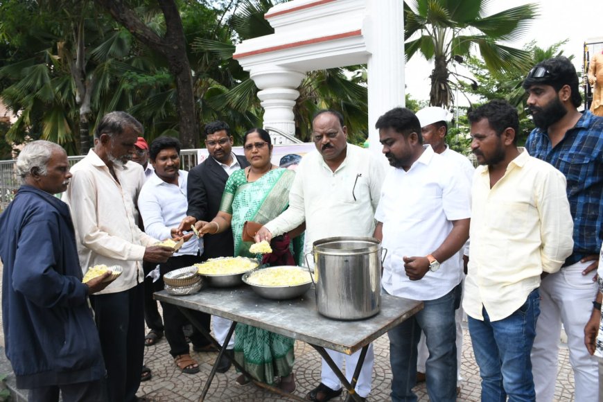 ರಾಮಚಂದ್ರ ಕಾಂಬಳೆ ಅವರ 60ನೇ ಜನ್ಮದಿನ: ಅನ್ನದಾನ, ಸಿಹಿ ವಿತರಣೆ