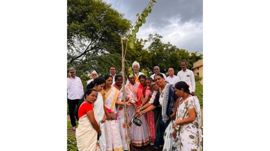 ಪ್ರಭಾವತಿ ಮಹಿಳಾ ಸ್ವಸಹಾಯ ಸಂಘ ಉದ್ಘಾಟನೆ; ಪರಿಸರ ಸಂರಕ್ಷಣೆಗೆ 21 ಸಸಿ ನೆಟ್ಟ ಮಹಿಳೆಯರು