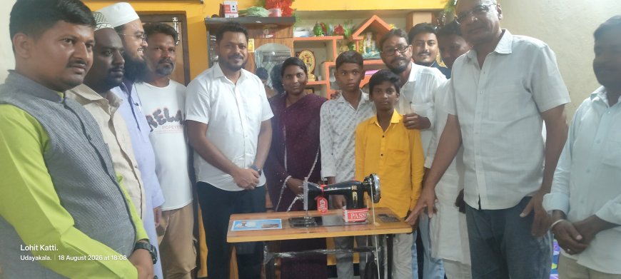 ಬಡ ಹೆಣ್ಣುಮಕ್ಕಳಿಗೆ ಹೊಲಿಗೆ ಯಂತ್ರ ವಿತರಣೆ : ಡಾ. ಮಣ್ಣೂರ್ ಸಮಾಜ ಸೇವೆಗೆ ಶ್ಲಾಘನೆ