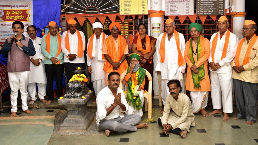 ಪುರಾಣ ವೇದಿಕೆಯಲ್ಲಿ ಪಟ್ಟಾಧಿಕಾರ ಸಂದರ್ಭದ ಸಂಭ್ರಮಾಚರಣೆ