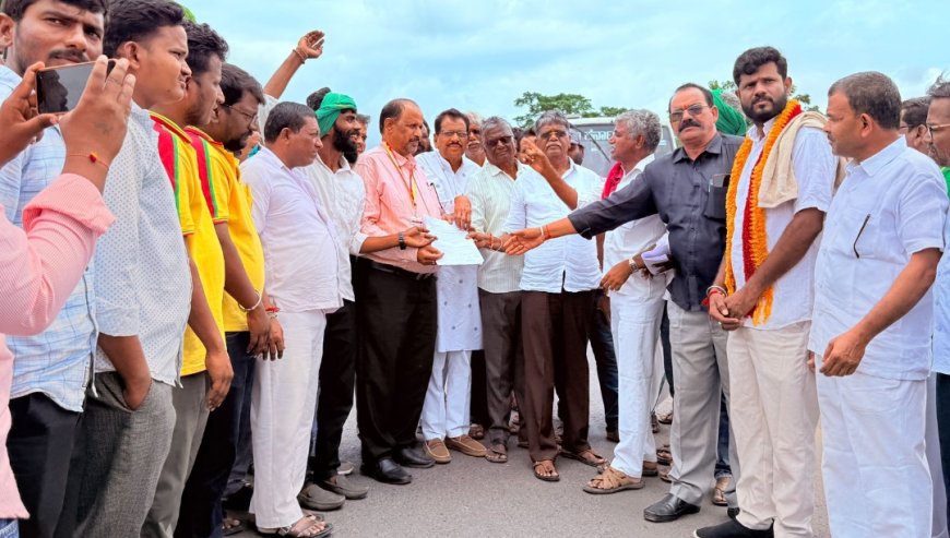 ಬರಗಾಲ  ಘೋಷಣೆ ಕೈ ಬಿಟ್ಟ ಸರಕಾರದ ವಿರುದ್ದ ರೈತರ ಪ್ರತಿಭಟನೆ