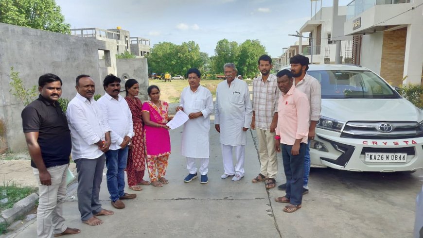 ಶಿಕ್ಷಕರ ನೇಮಕಾತಿಯಲ್ಲಿ ತೆಲಗು ಭಾಷೆಗೆ ಅವಕಾಶ ನೀಡಿ : ಕಾಂಗ್ರೆಸ್ ಮುಖಂಡ ಸುಭಾಷ ರಾಠೋಡಗೆ ಮನವಿ ಸಲ್ಲಿಕೆ
