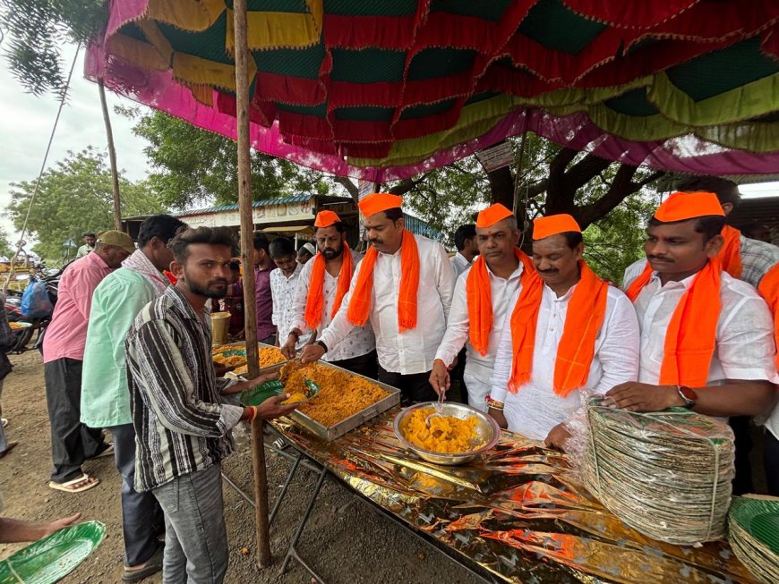ರೇವಣಸಿದ್ದೇಶ್ವರ ಜಾತ್ರಾರ್ಥಿಗಳಿಗೆ  ಅನ್ನದಾಸೋಹ