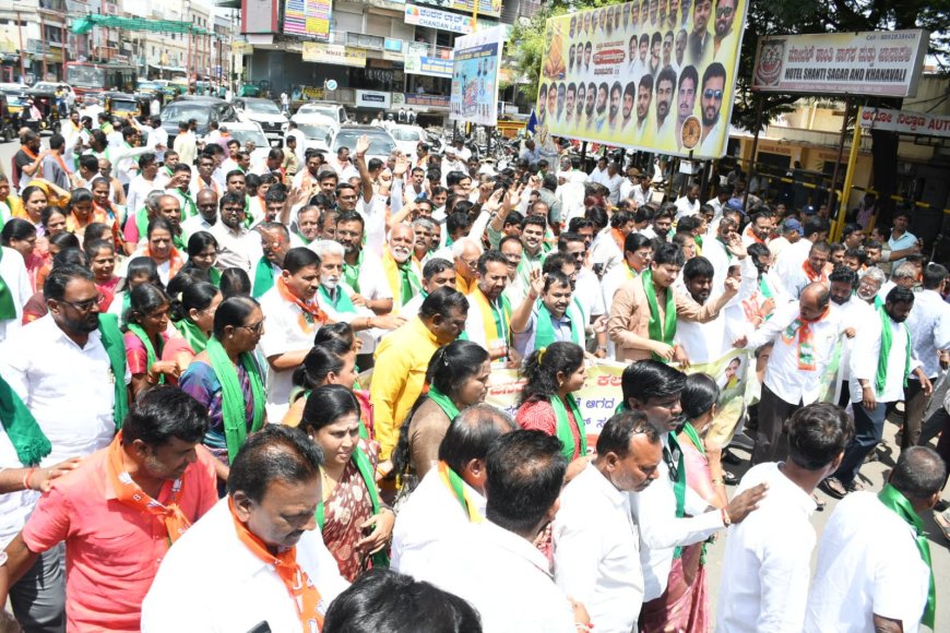 ಬರ ಘೋಷಣೆ, ಪರಿಹಾರಕ್ಕೆ ಆಗ್ರಹಿಸಿ ಬಿಜೆಪಿ ಬೃಹತ್ ಪ್ರತಿಭಟನೆ ಕಾಂಗ್ರೆಸ್ ಸರ್ಕಾರದ ವಿರುದ್ಧ ಆಕ್ರೋಶ; ರೈತರ ಹಿತ ಕಾಪಾಡುವಂತೆ ಒತ್ತಾಯ