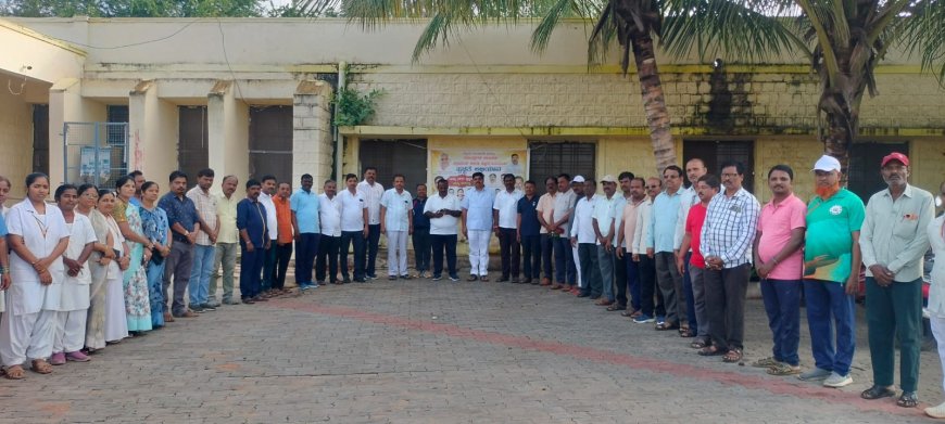 ಗಜೇಂದ್ರಗಡ: ತಾಲೂಕು ಆಸ್ಪತ್ರೆ ಸ್ವಚ್ಛಗೊಳಿಸುವ ಮೂಲಕ ವಿನೂತನ ಶಿಕ್ಷಕರ ದಿನಾಚರಣೆ