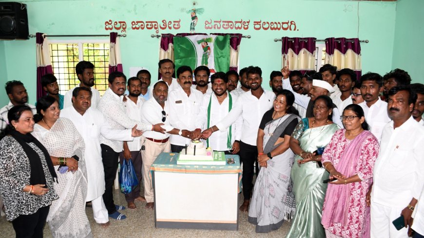 ಯುವಕರು ಬೈಕ್ ರ‍್ಯಾಲಿ ಮೂಲಕ ಅದ್ದೂರಿ ಸ್ವಾಗತ: ಜೆಡಿಎಸ್ ಯುವ ಅಧ್ಯಕ್ಷ ಪ್ರವೀಣ ಜಾಧವ ಜನ್ಮದಿನ ಆಚರಣೆ