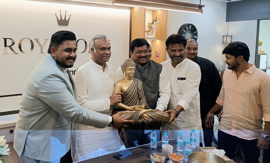 ರಾಯಲ್‌ ಓಕ್‌ ಫರ್ನಿಚರ್,ಮಳಿಗೆ ಉದ್ಘಾಟಿಸಿದ ಸಚಿವ ಪ್ರಿಯಾಂಕ ಖರ್ಗೆ