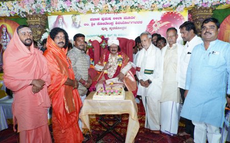 ರೈತರು ಬರದ ಭಯದಿಂದ ಆತ್ಮಸ್ಥೈರ್ಯ ಕಳೆದುಕೊಳ್ಳದಿರಿ: ನಾಲವಾರ ಶ್ರೀ