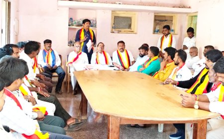 ಕನ್ನಡ ಸಾಹಿತ್ಯ ಪರಿಷತ್ತಿನ ಅಧ್ಯಕ್ಷರ ನಡೆ ಖಂಡಿಸಿ ಕನ್ನಡಪರ ಸಂಘಟನೆಗಳ ಸಭೆ ಹಿರಿಯರ ಸಲಹೆಯಂತೆ ಕಾಲ್ನಡಿಗೆ ಹೋರಾಟ ಕೈಬಿಟ್ಟು ಶಾಂತಿಯುತ ಚರ್ಚೆ